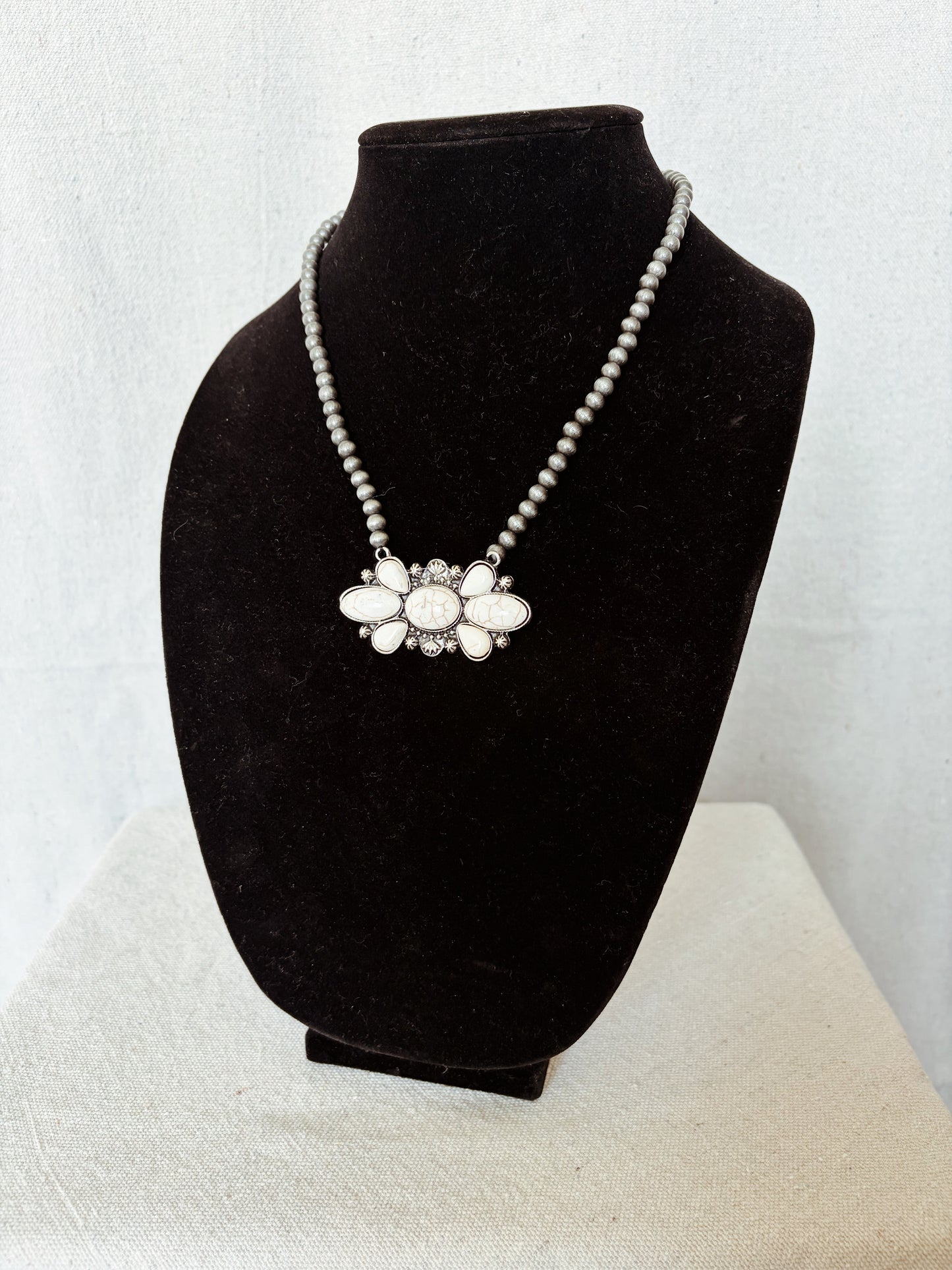 Navajo Pearl + White Howlite Necklace