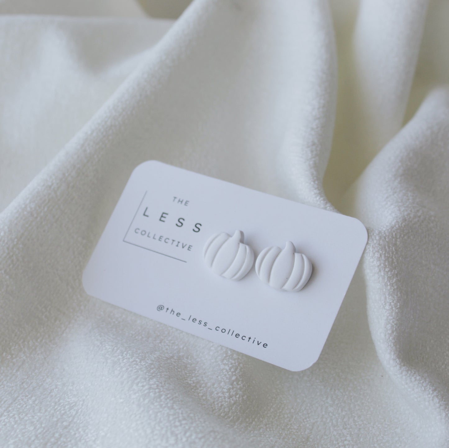 Pumpkin Stud - White